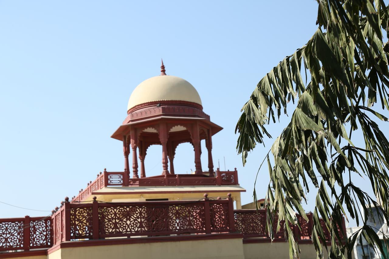 Hotel Siddhartha Palace Ahmedabad Exterior foto