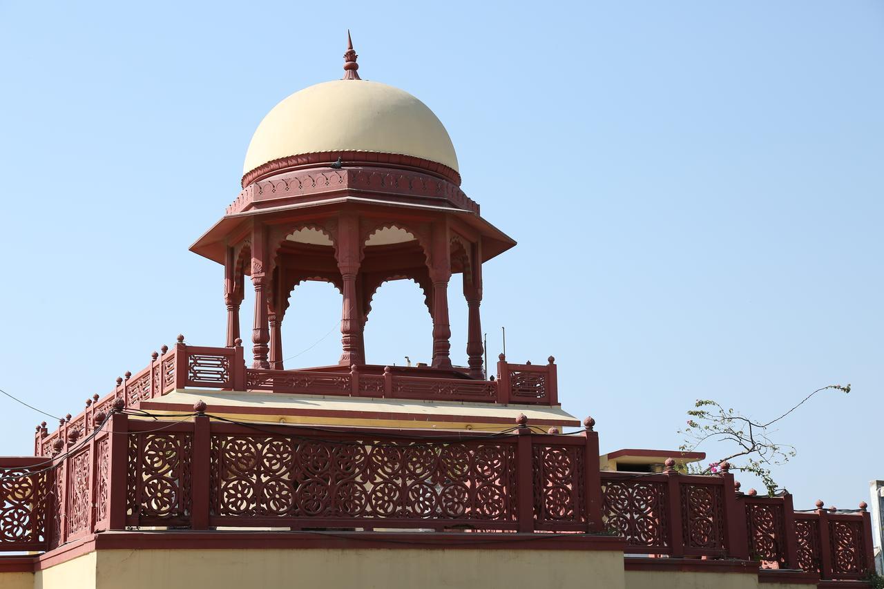 Hotel Siddhartha Palace Ahmedabad Exterior foto