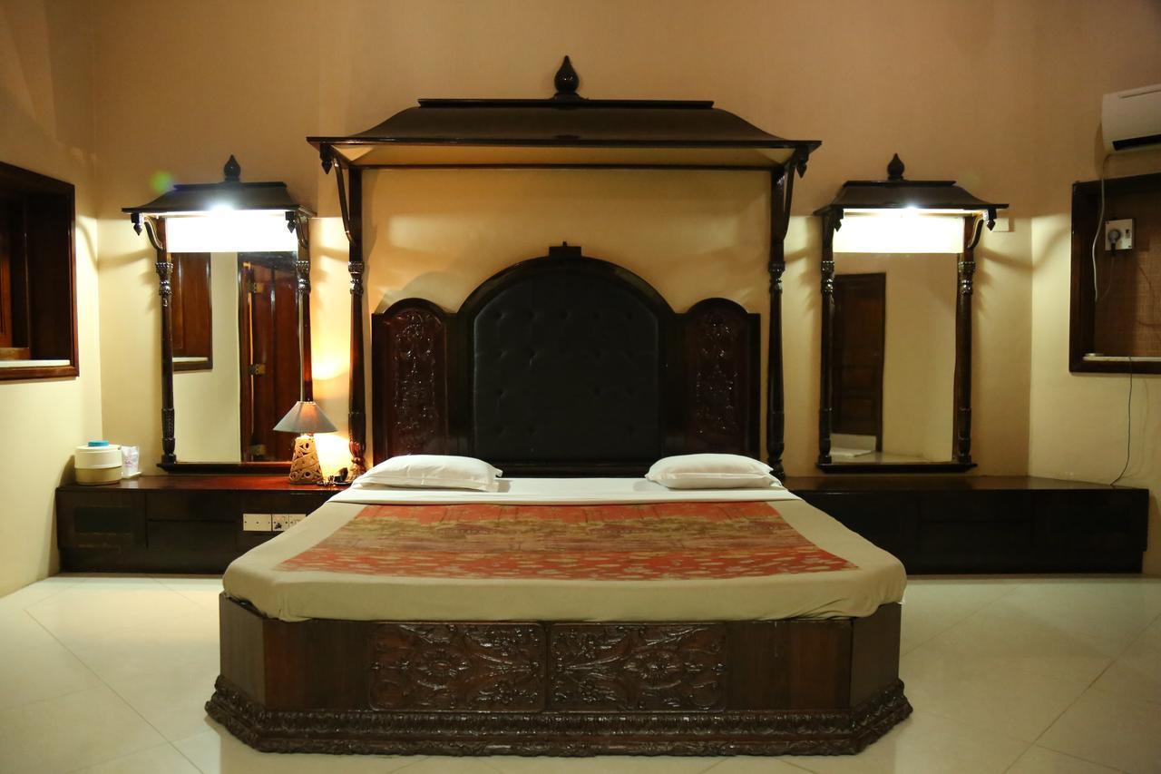 Hotel Siddhartha Palace Ahmedabad Exterior foto