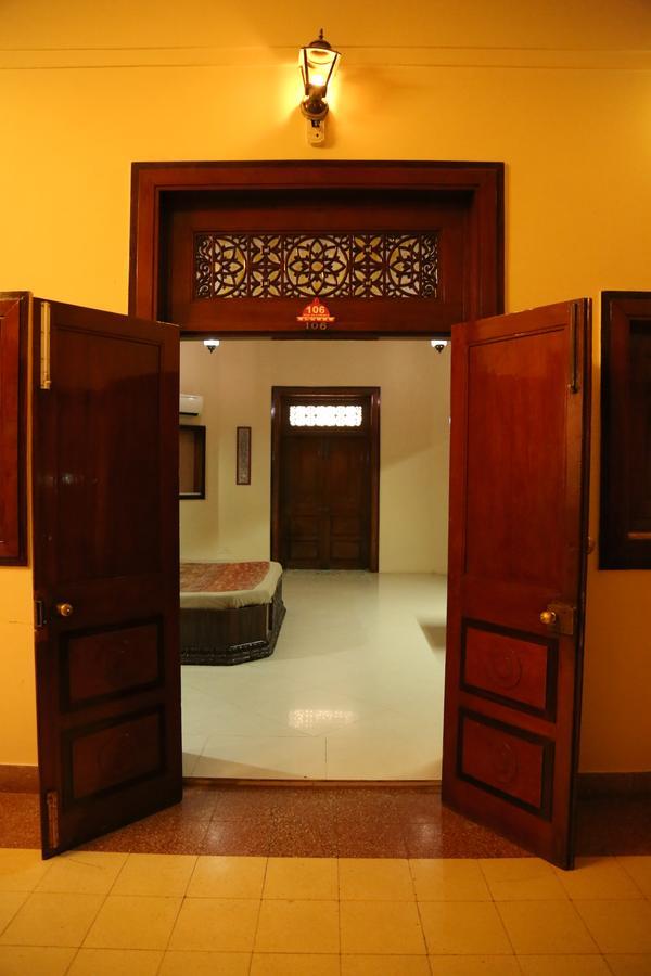 Hotel Siddhartha Palace Ahmedabad Exterior foto