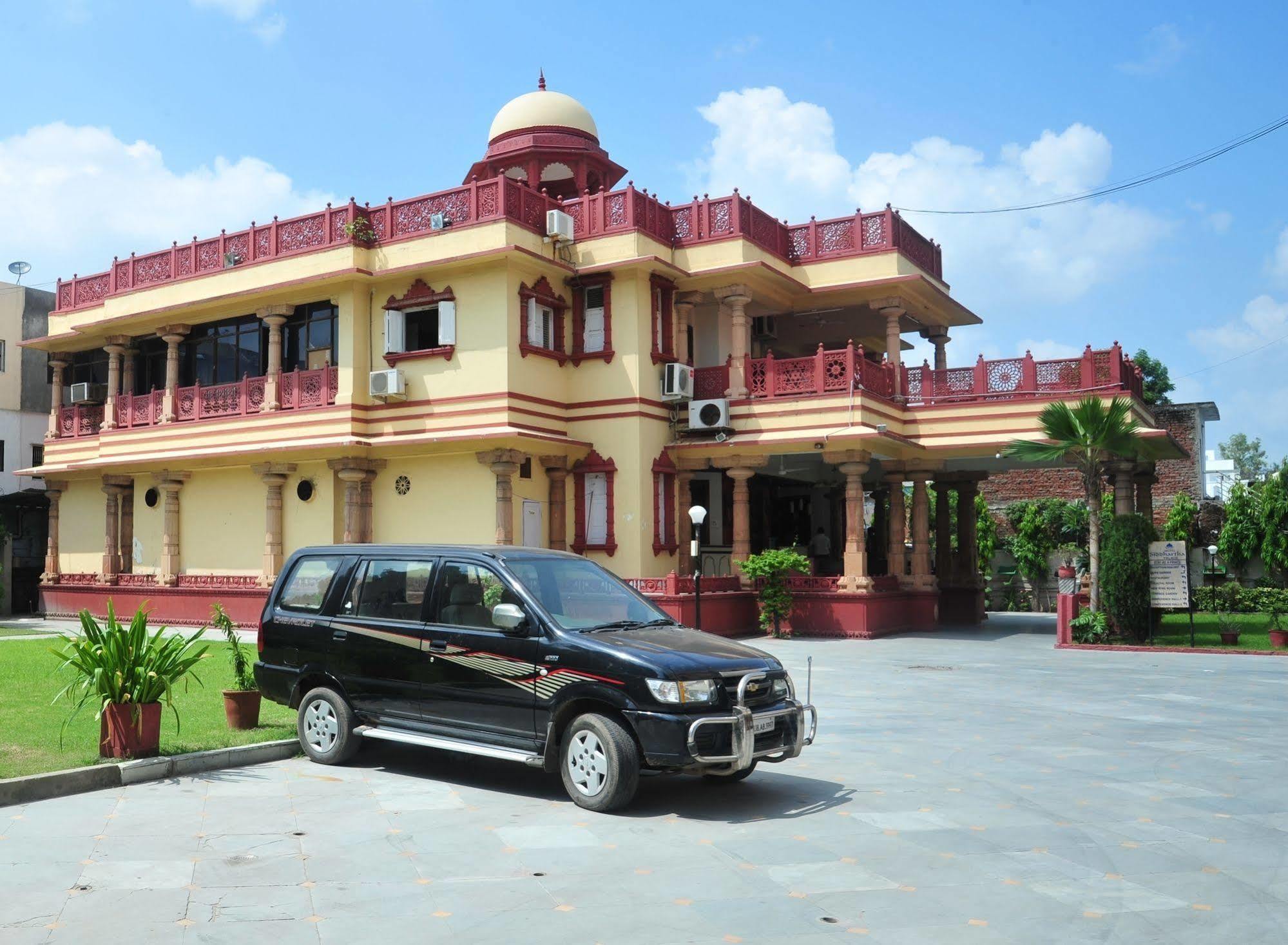 Hotel Siddhartha Palace Ahmedabad Exterior foto