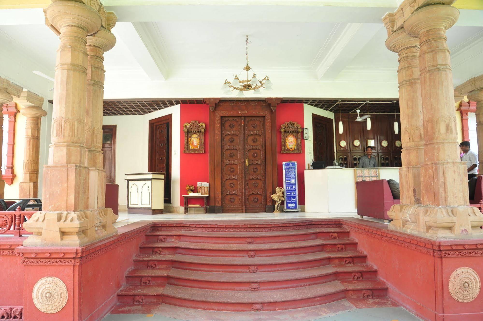 Hotel Siddhartha Palace Ahmedabad Exterior foto
